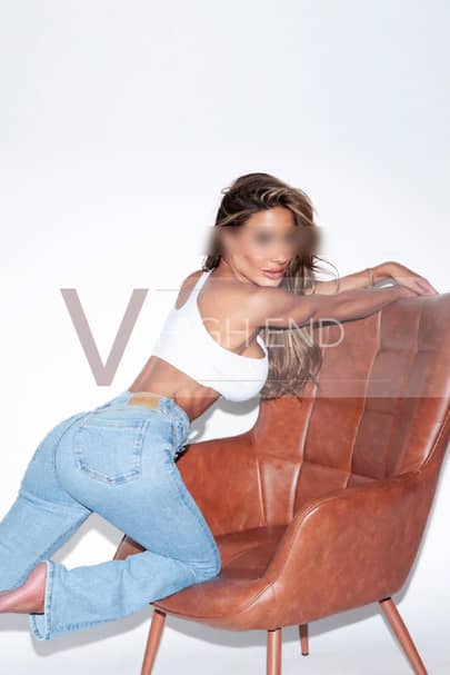 High class escort Antonella showing off her back in cropped body hugging top and jeans
