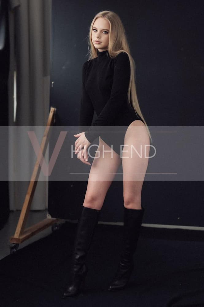 Full lenght photo of Elite escort Liliana posing in black bodysuit and high heels boots
